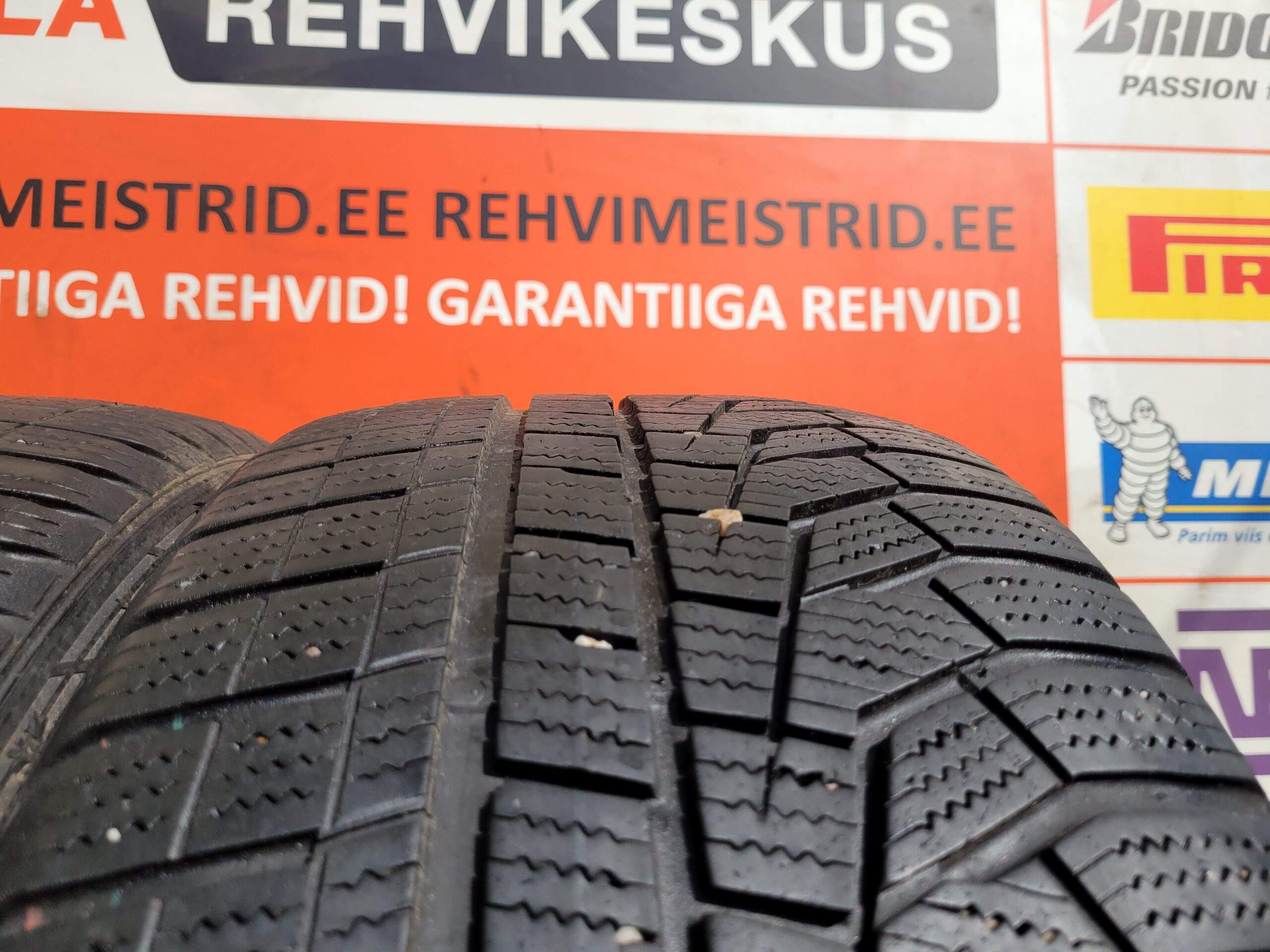 #225/45/18 Hankook WinterIceptEvo2 - Image 2